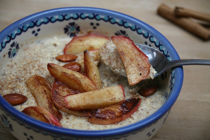 porridge-with-lucy-bee-maca-and-sauteed-apple-w725