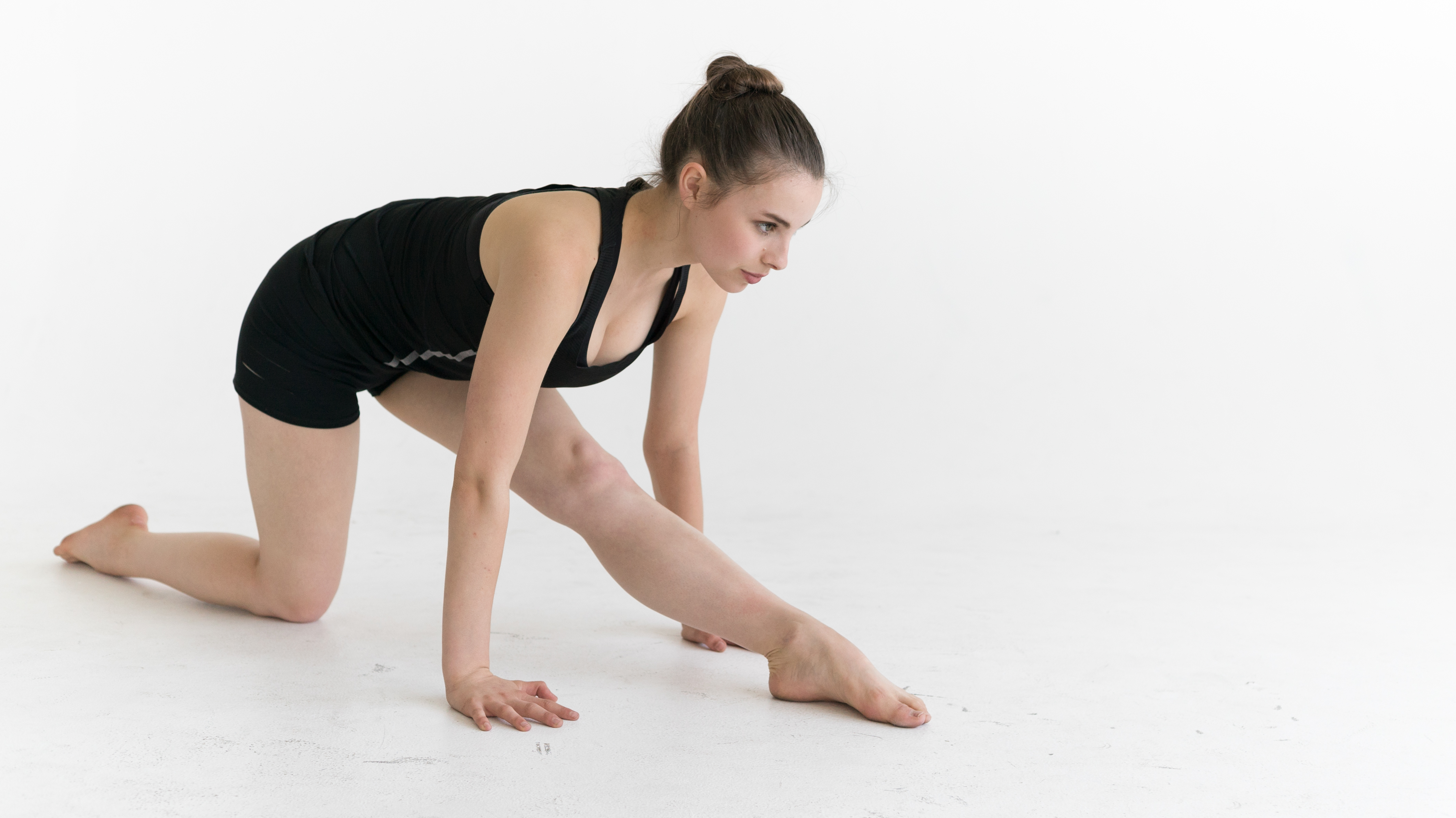 Active vs. Passive Stretching – Know the Difference!